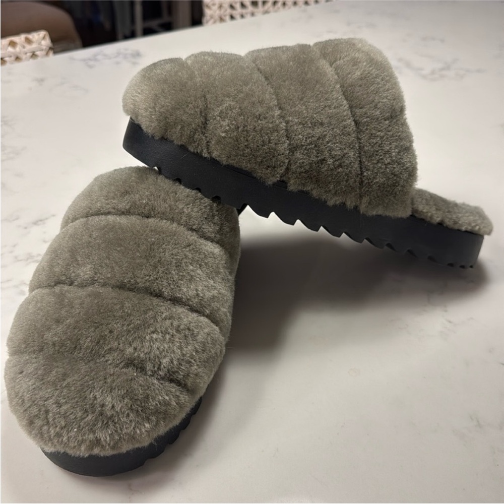 Ugg Super Fluff Slippers Burnt Olive Size 9 EUC!